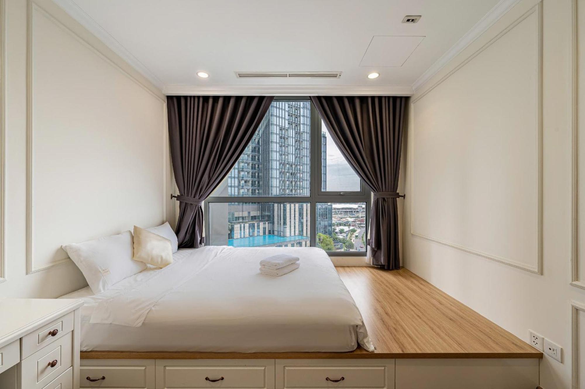 The Landmark View *